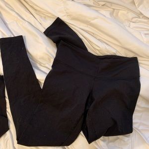 Black full length mid rise women’s lulu leggings